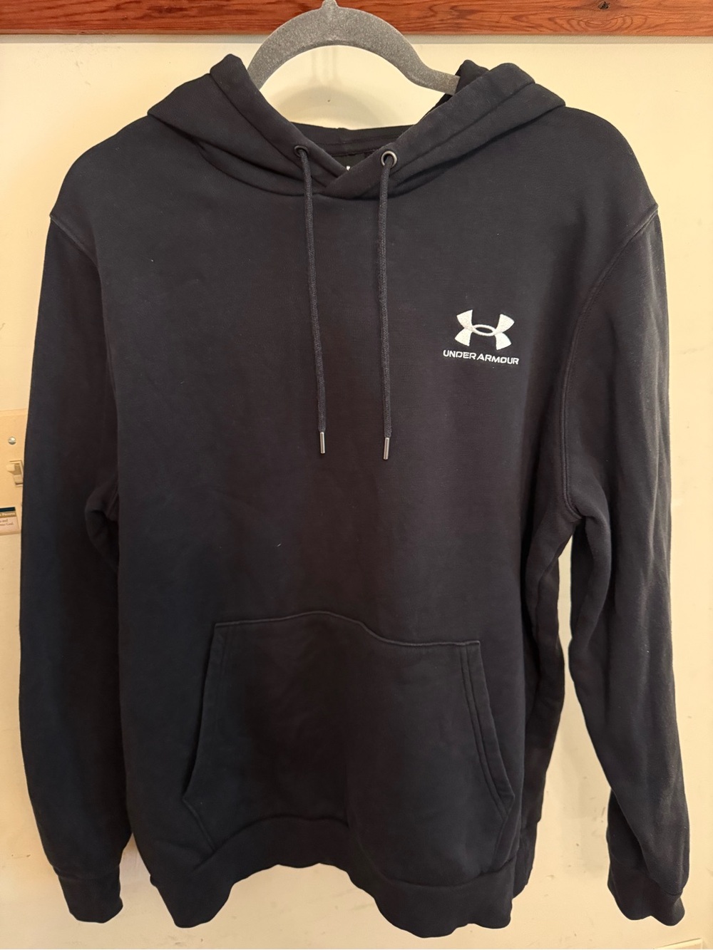 Medium Under Armour Men’s Black Crewneck Logo Hoodie